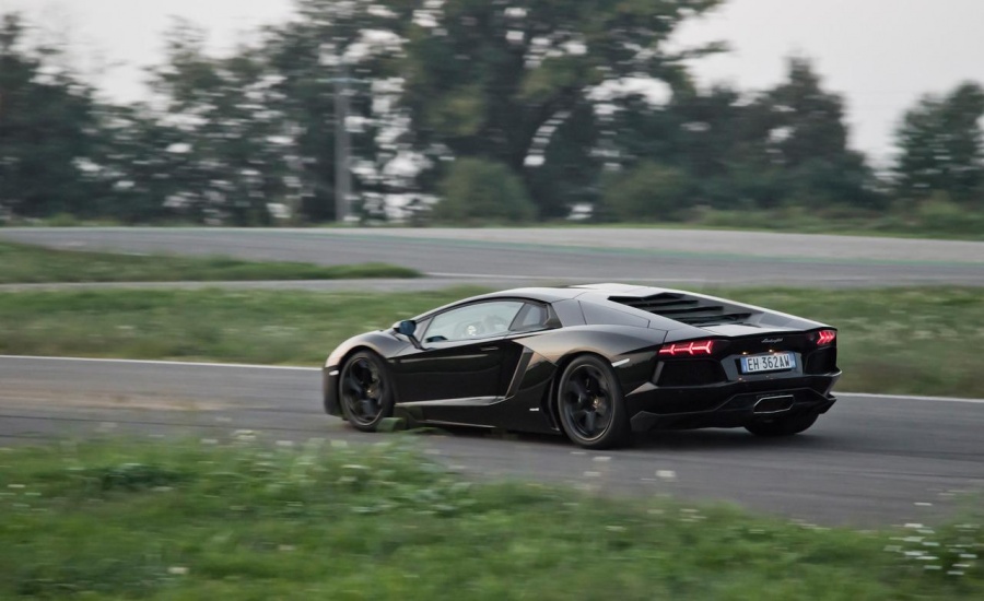 Name:  2012-lamborghini-aventador-lp700-4-photo-431571-s-1280x782.jpg
Views: 4858
Size:  124.7 KB