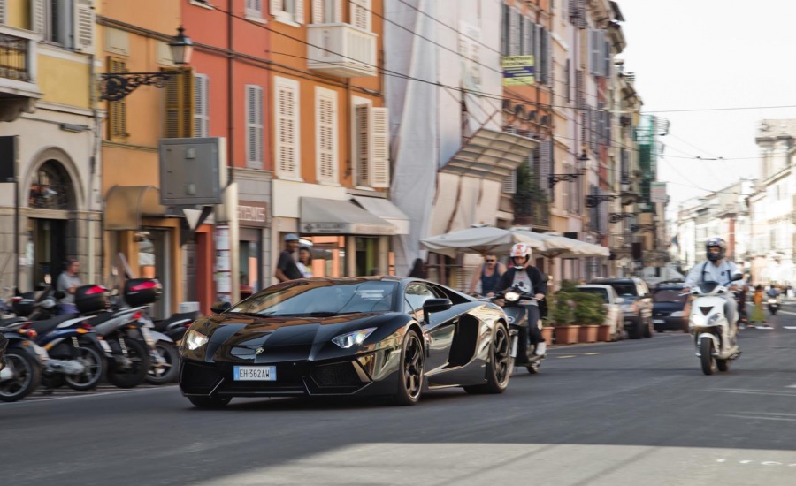 Name:  2012-lamborghini-aventador-lp700-4-photo-431665-s-1280x782.jpg
Views: 4074
Size:  167.2 KB