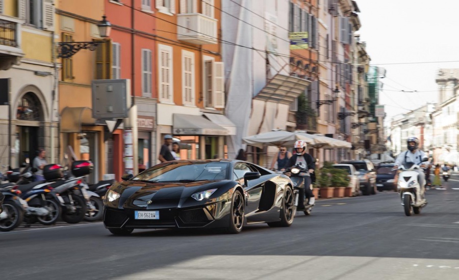 Name:  2012-lamborghini-aventador-lp700-4-photo-431665-s-1280x782.jpg
Views: 4058
Size:  167.2 KB