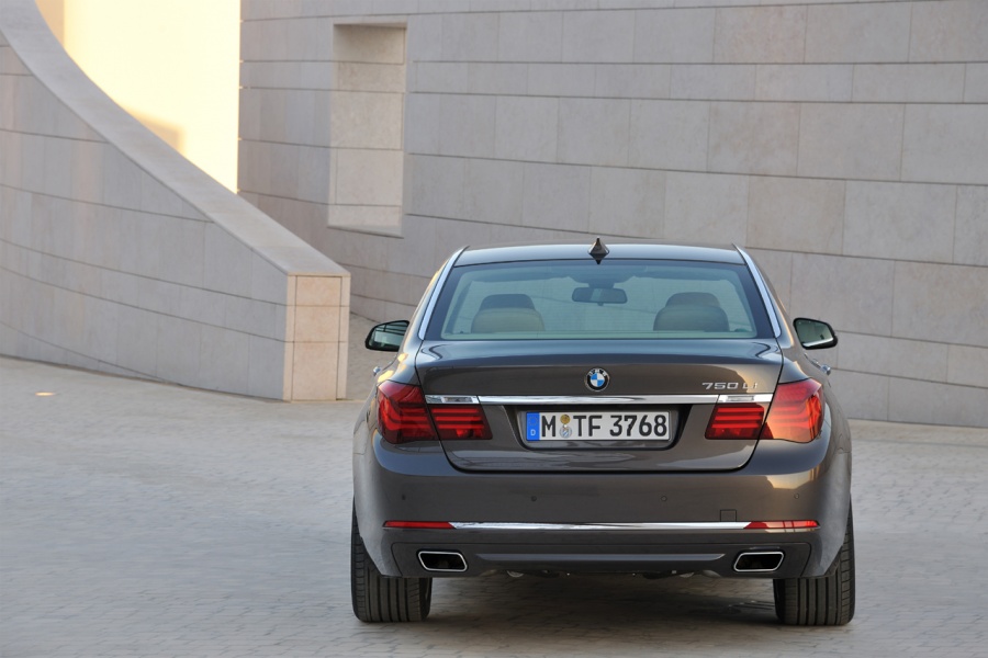 Name:  a2013bmw7series02.jpg
Views: 839
Size:  123.8 KB