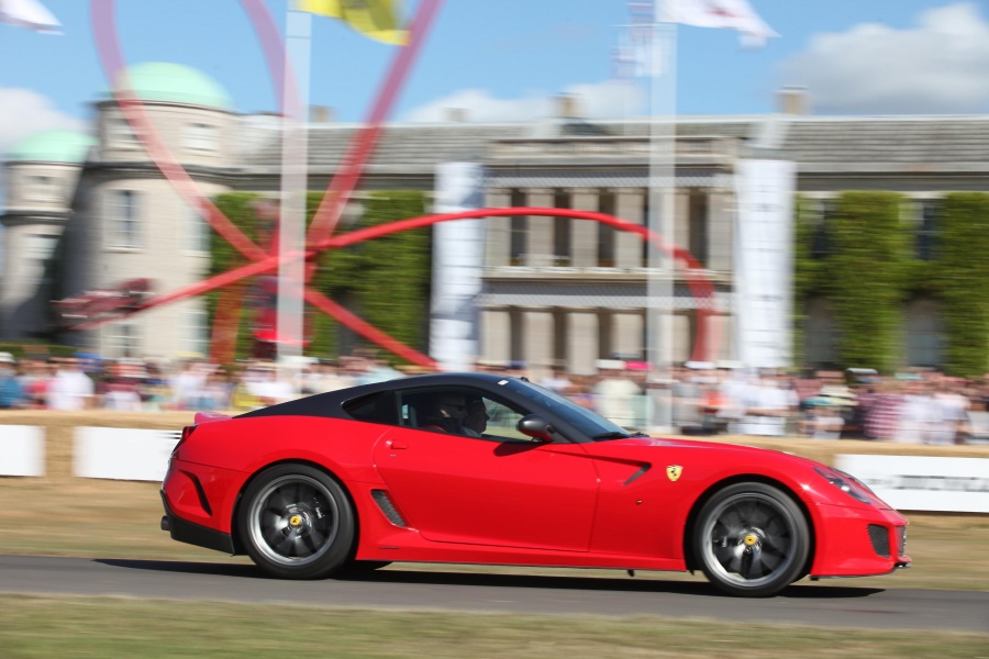 Name:  The_latest_and_greatest_supercars_in_action_at_the_2011_Goodwood_Festival_of_Speed.jpg
Views: 717
Size:  154.6 KB