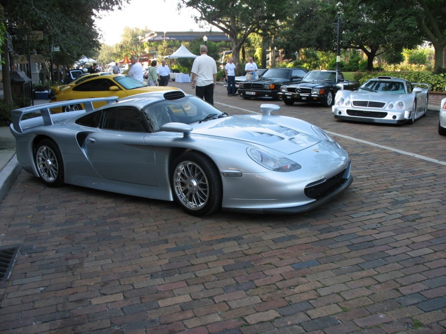 Name:  Porsche 911 GT1 vs. Mercedes-Benz CLK GTR (1).jpg
Views: 5503
Size:  256.0 KB