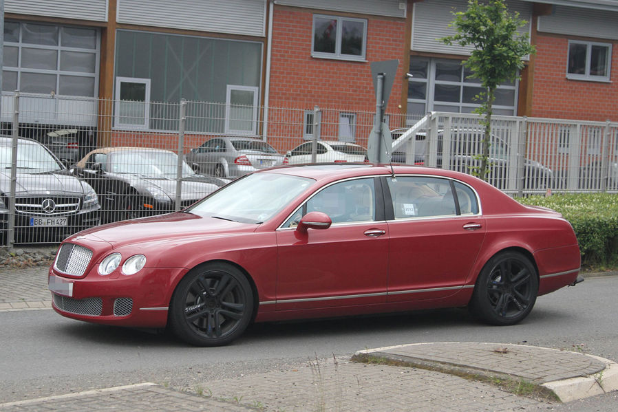 Name:  Erlkoenig-Bentley-Continental-Flying-Spur-V8-19-fotoshowImageNew-ad75312d-608355.jpg
Views: 2079
Size:  123.8 KB