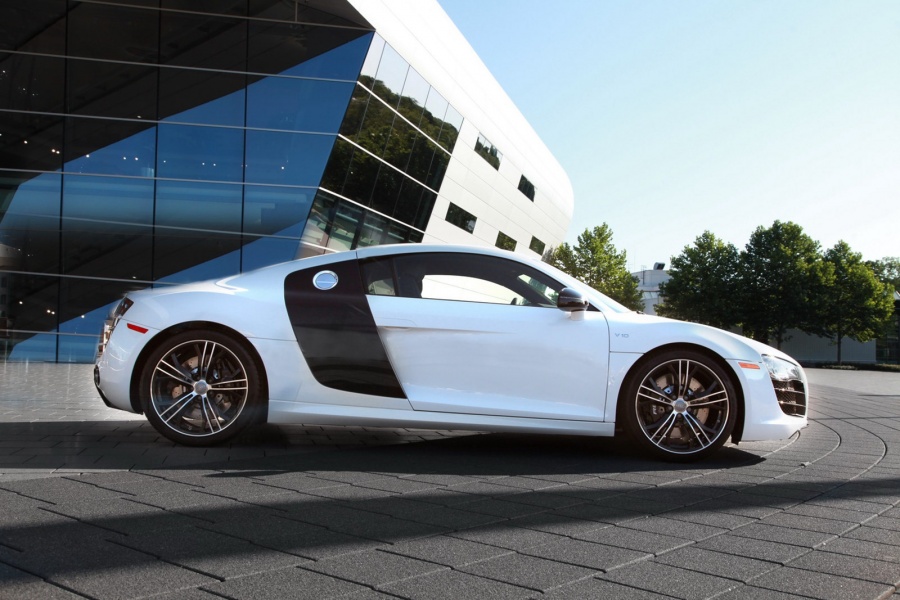 Name:  2012-Audi-R8-Exclusive-Selection-18[2].jpg
Views: 1238
Size:  175.5 KB