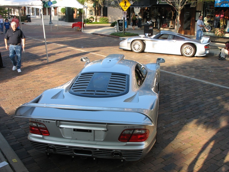 Name:  Porsche 911 GT1 vs. Mercedes-Benz CLK GTR (2).jpg
Views: 972
Size:  259.0 KB
