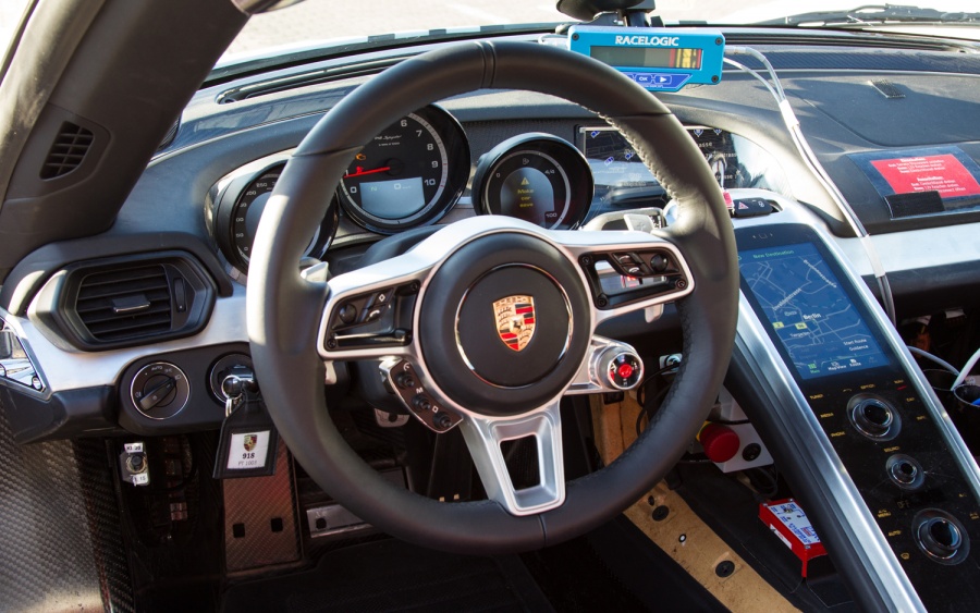 Name:  Porsche-918-Spyder-cockpit.jpg
Views: 1333
Size:  204.1 KB