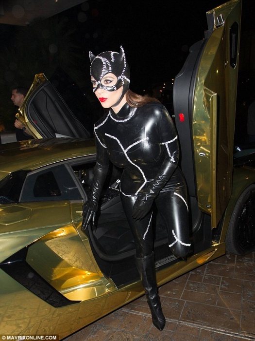 Name:  kim-kanye-gold-lamborghini1.jpg
Views: 1746
Size:  132.3 KB