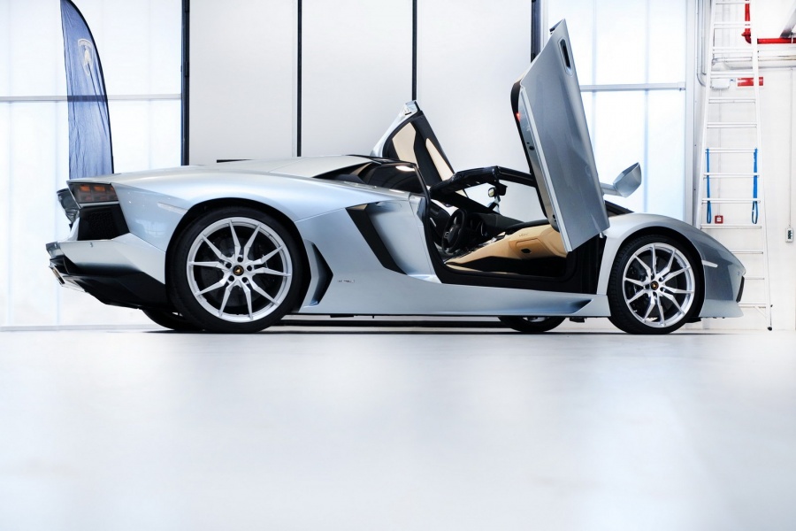 Name:  Lamborghini-Aventador-LP-700-4-Roadster-11[2].jpg
Views: 2518
Size:  125.7 KB