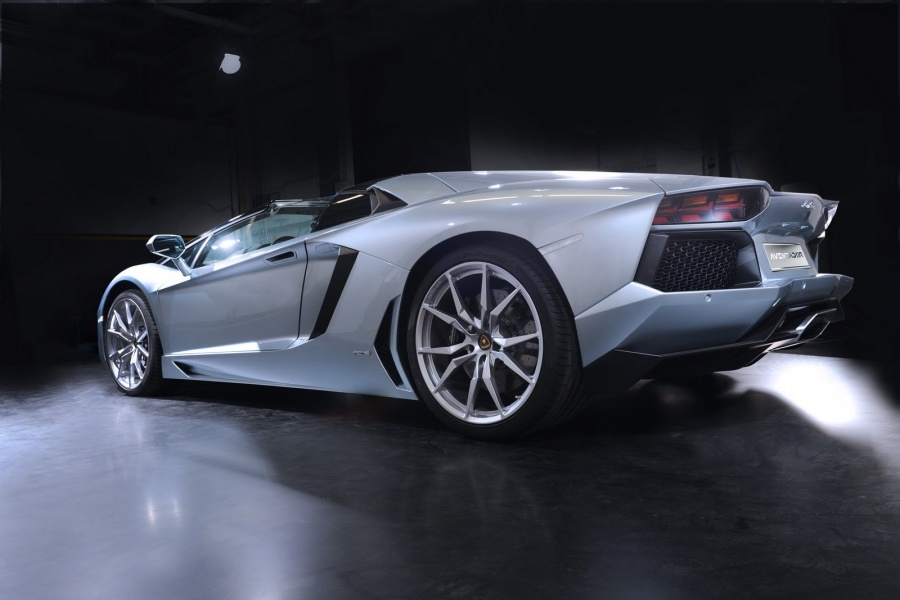Name:  Lamborghini-Aventador-LP-700-4-Roadster-04[2].jpg
Views: 2901
Size:  112.9 KB