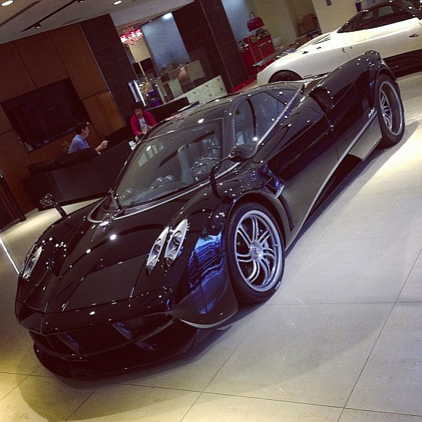 Name:  Black huayra .jpg
Views: 1361
Size:  140.8 KB