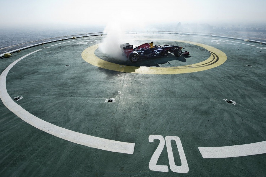 Name:  burj-al-arab-helipad-david-coulthard-f1-red-bull.jpg
Views: 545
Size:  198.8 KB