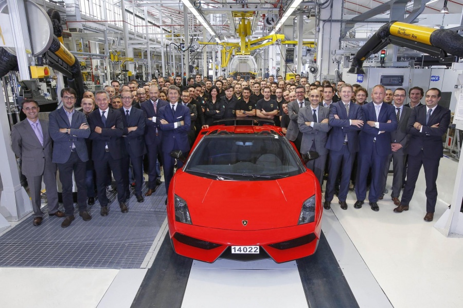 Name:  2_Last Gallardo and Assembly Line   Lamborghini Team.jpg
Views: 1075
Size:  236.3 KB