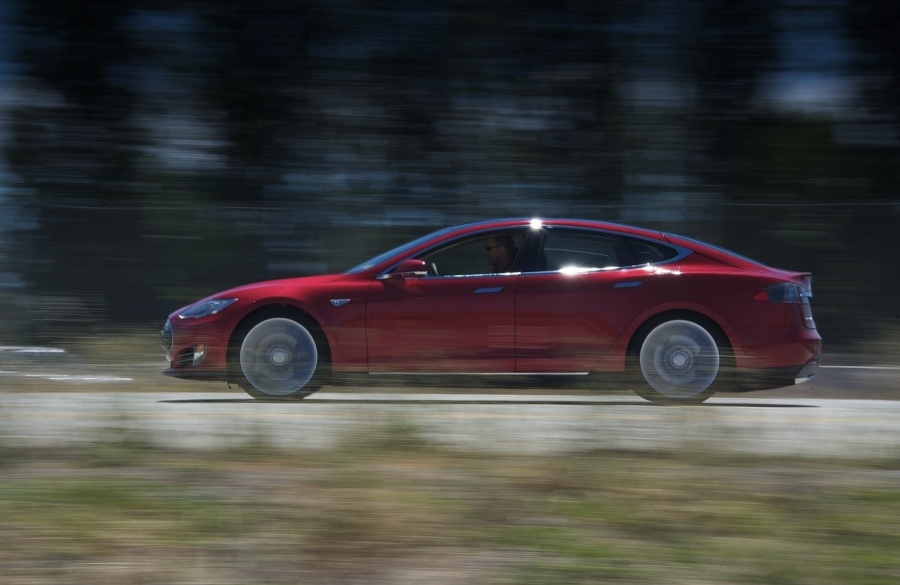 Name:  Tesla-Model_S_2013_1280x960_wallpaper_13.jpg
Views: 417
Size:  120.8 KB