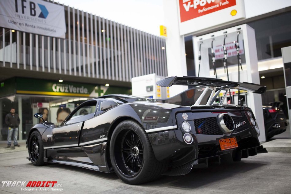 Name:  paganizonda-32_zpsfpizsnks.jpg
Views: 316
Size:  146.1 KB