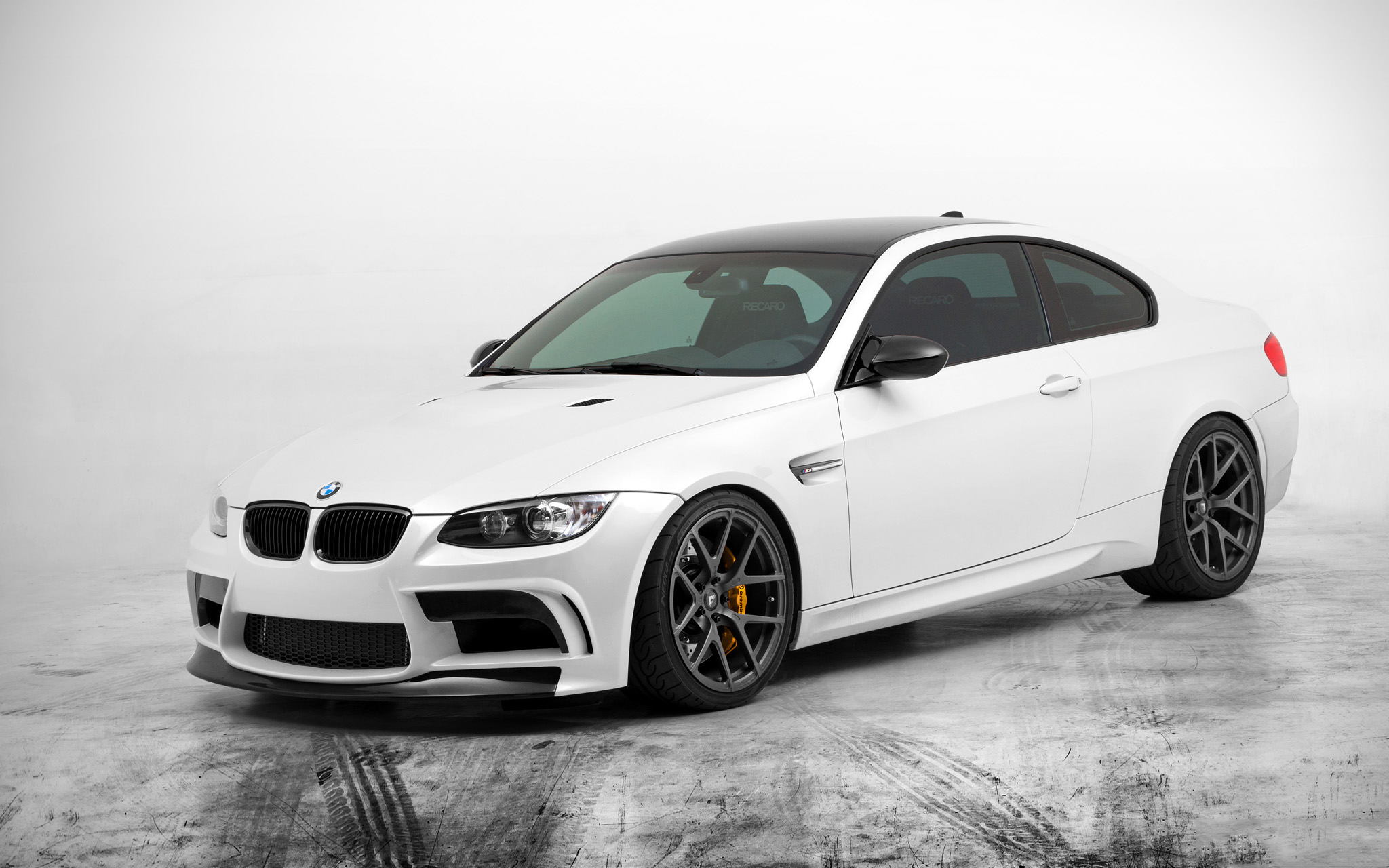 Name:  MineralWhiteVorsteinerE92M3Studioeas2_7216891526_o.jpg
Views: 238
Size:  450.2 KB