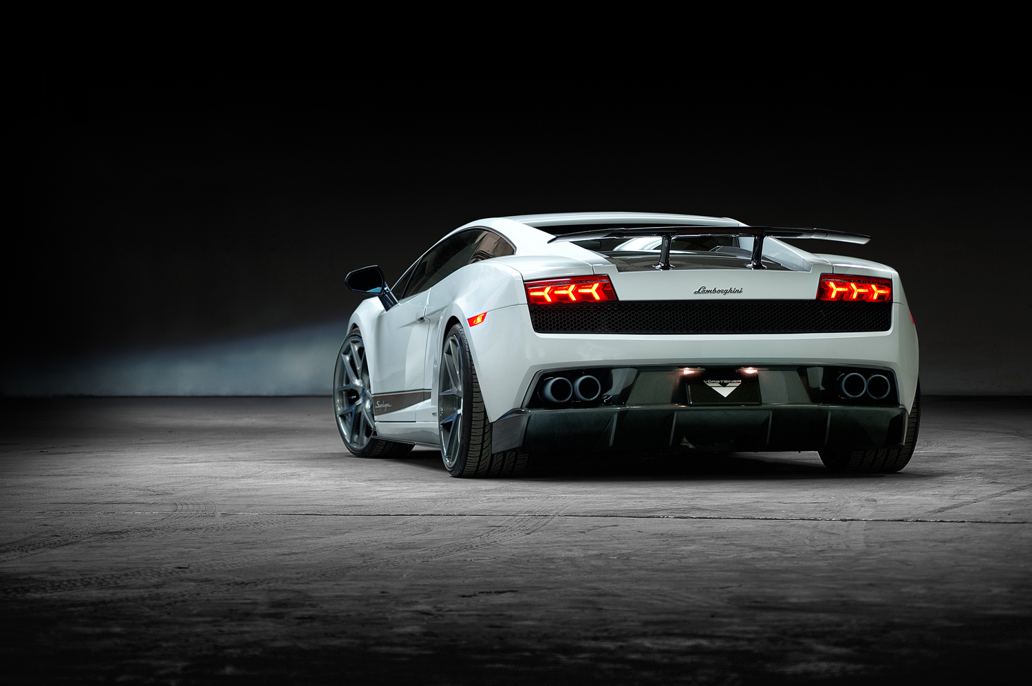 Name:  superleggera-white-4.jpg
Views: 14
Size:  651.1 KB