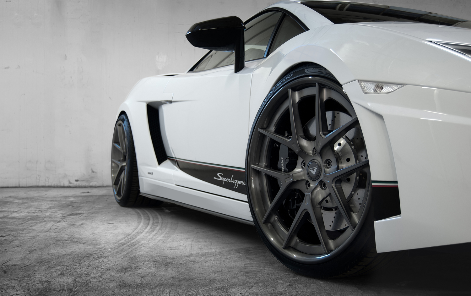 Name:  superleggera-white-2.jpg
Views: 43
Size:  653.3 KB