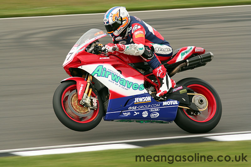 Name:  British_Superbike_Championship_Donington_Park_2008_29.jpg
Views: 180
Size:  149.4 KB
