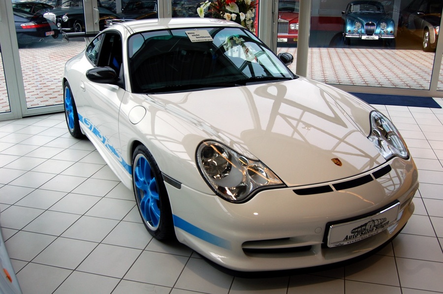 Name:  Porsche_911_GT3_RS_(996)_2003_white-blue.jpg
Views: 365
Size:  195.0 KB