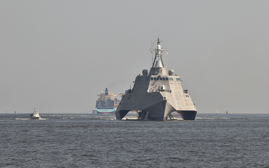 Name:  LCS2-Underway1.jpg
Views: 608
Size:  169.3 KB