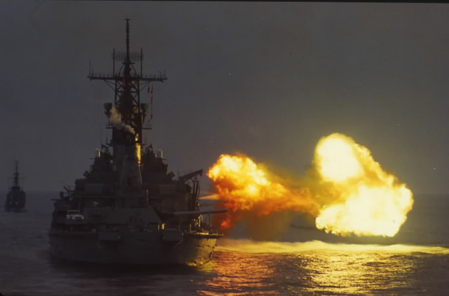 Name:  USSMissouri-firinggunfromastern.jpg
Views: 344
Size:  116.7 KB