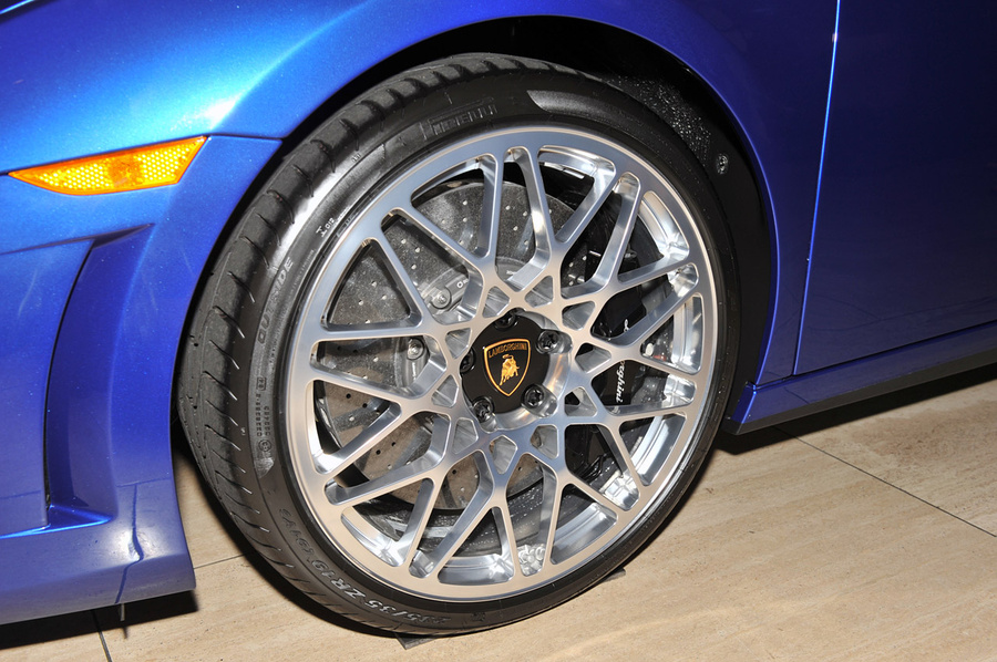 Name:  Lamborghini Gallardo LP 550-2 Spyder L.A. Auto Show (5).jpg
Views: 284
Size:  262.5 KB