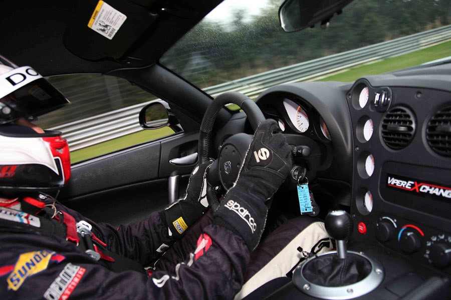 Name:  09-viper-acr-x-nurburgring.jpg
Views: 4162
Size:  121.6 KB