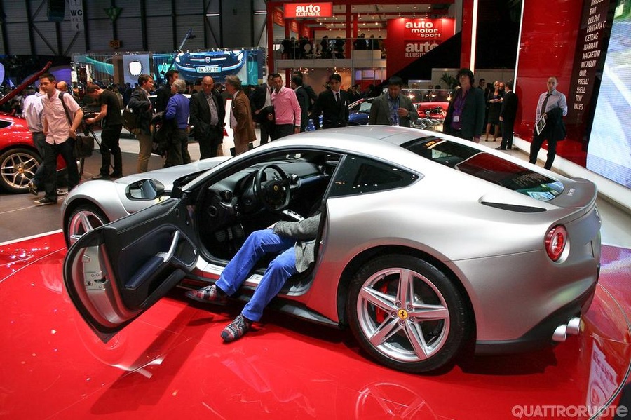 Name:  376057_6598_big_2012-stand-ferrari-ginevra-33.jpg
Views: 2234
Size:  225.1 KB