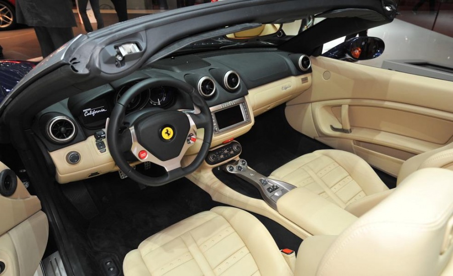 Name:  2013-ferrari-california-interior-photo-445637-s-986x603.jpg
Views: 693
Size:  145.0 KB