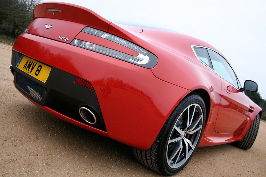 Name:  2_aston_martin_v8_vantage.jpg
Views: 2032
Size:  189.5 KB