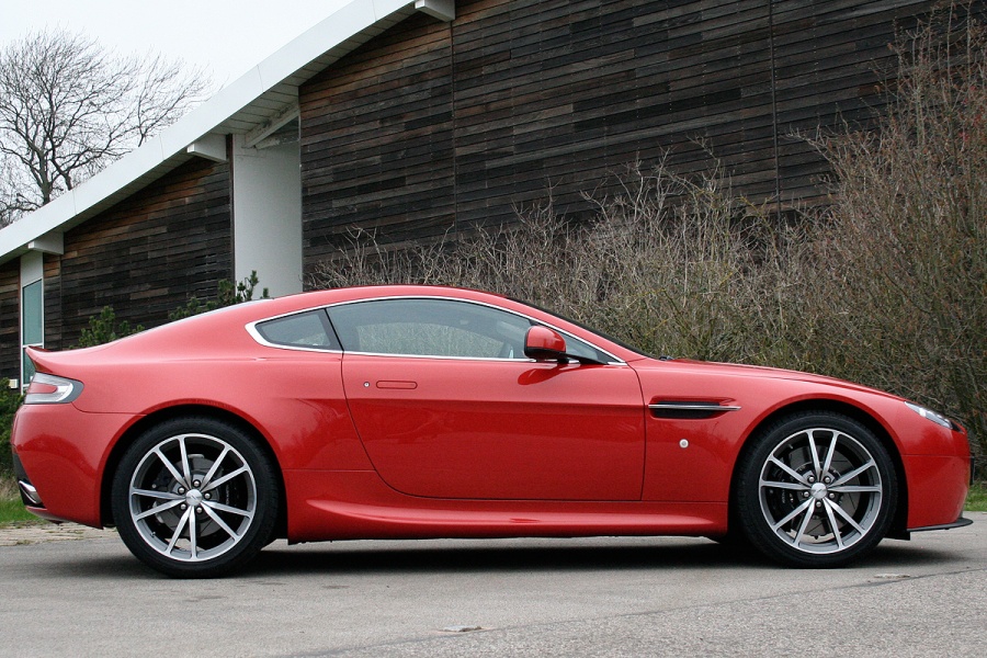 Name:  4_aston_martin_v8_vantage.jpg
Views: 2065
Size:  265.4 KB