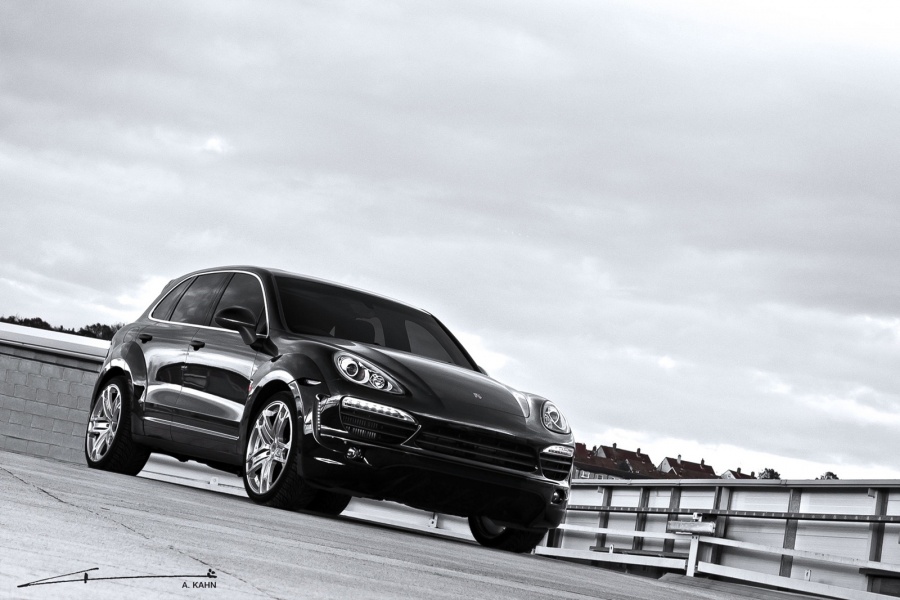 Name:  Kahn-Widebody-Porsche-Cayenne-2[3].jpg
Views: 687
Size:  146.9 KB
