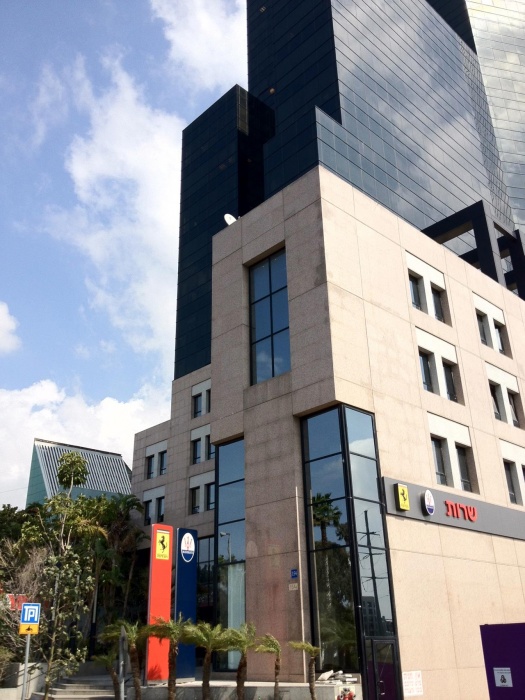 Name:  ferrari_tel_aviv_israel_dealership_4.jpg
Views: 1379
Size:  145.5 KB