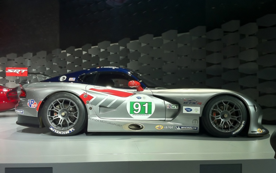 Name:  SRT Viper GTS-R (1).jpg
Views: 431
Size:  130.7 KB