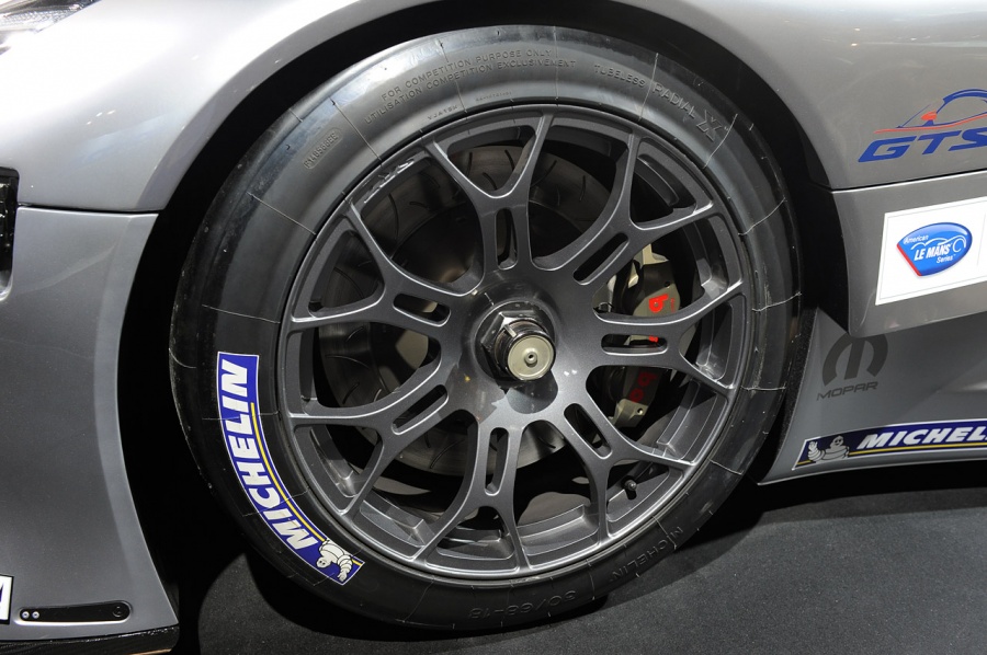 Name:  09-dodge-viper-gts-r-ny.jpg
Views: 91
Size:  185.7 KB