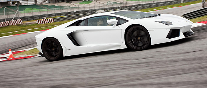 First Drive: Lamborghini Aventador from the Sepang F1 Circuit with video
