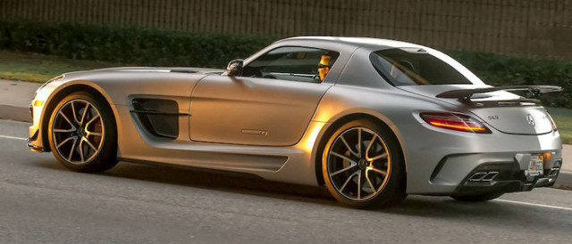 Mercedes-Benz SLS AMG Coupé Black Series gets squirly on the Nordschleife