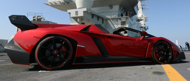 Lambo Formally Unveils Veneno Roadster