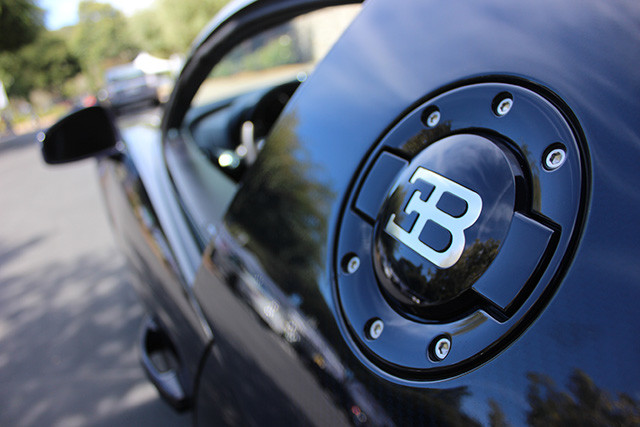Driving the Bugatti Veyron Will Melt Your Brain