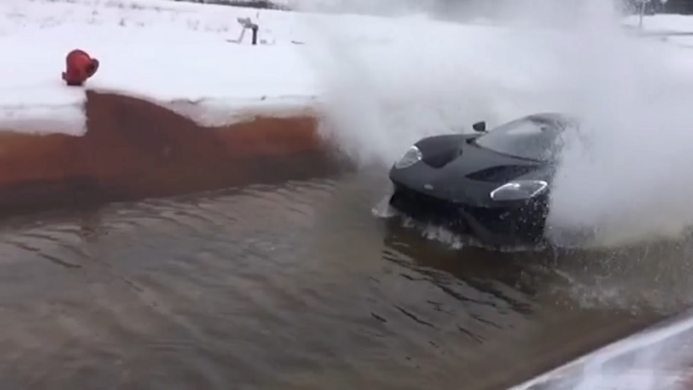 Ford GT splash test