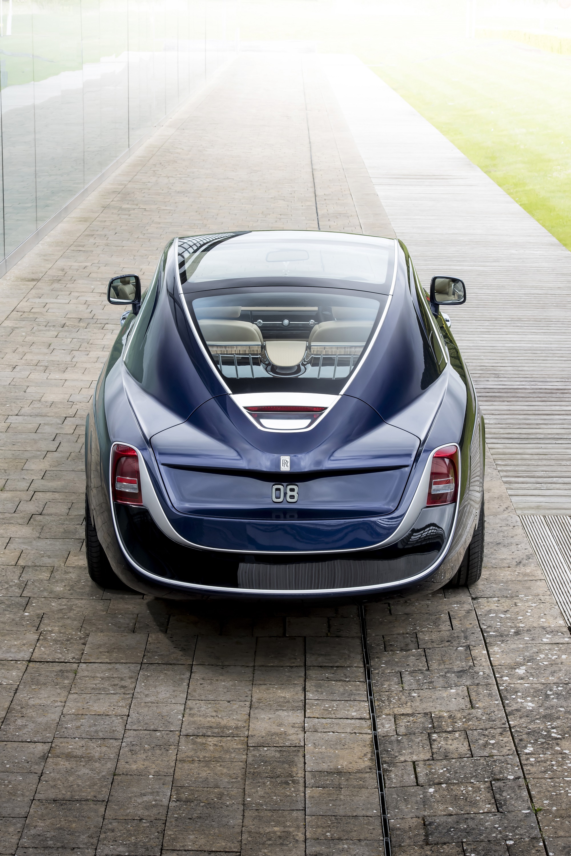 Rolls-Royce Sweptail Is a One-Off, Throwback Beauty