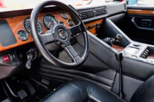 1989 Lamborghini LM 002