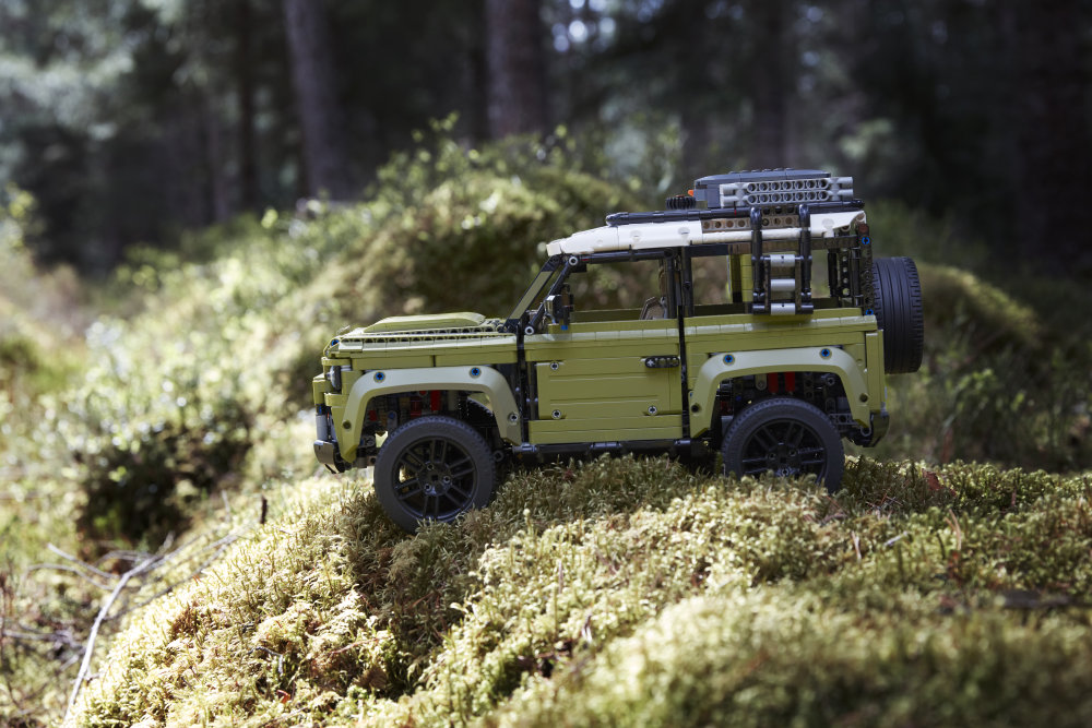 Lego's New Land Rover Classic Defender 90 Set Is for the Off-Road Diehards
